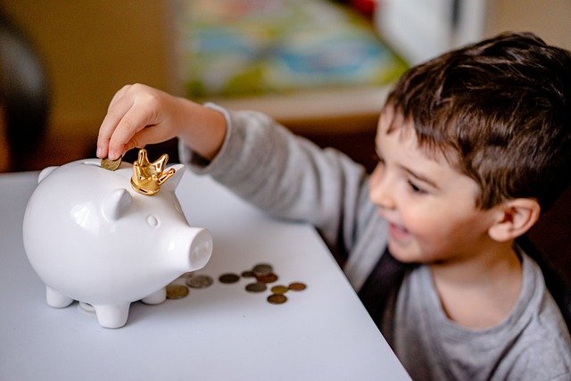 Pasos para enseñarle a tus hijos sobre planeación financiera